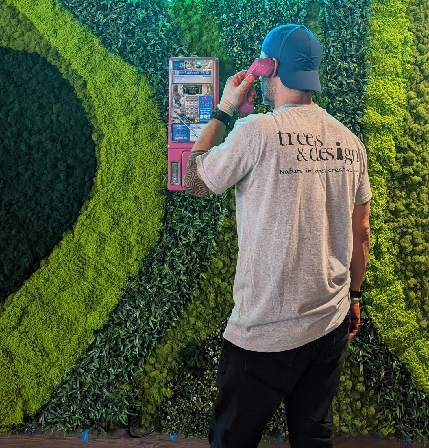 Synthetic boxwood and moss wall in different green tones